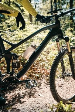 Fidlock TWIST Bottle 450 + Bike Base Set - Transparent Noir 10 Fidlock TWIST Bottle 450 + Bike Base Set - Transparent Noir -Porte vélos Soldes Magasin 09611 TBL fidlock twist bottle450 outdoor 04 scaled