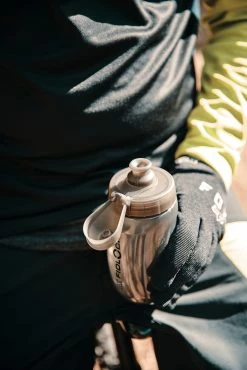 Fidlock TWIST Bottle 450 + Bike Base Set - Transparent Noir 12 Fidlock TWIST Bottle 450 + Bike Base Set - Transparent Noir -Porte vélos Soldes Magasin 09611 TBL fidlock twist bottle450 outdoor 06 scaled