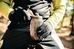 Fidlock TWIST Bottle 450 + Bike Base Set - Transparent Noir 11 Fidlock TWIST Bottle 450 + Bike Base Set - Transparent Noir -Porte vélos Soldes Magasin 09611 TBL fidlock twist bottle450 outdoor 07 scaled