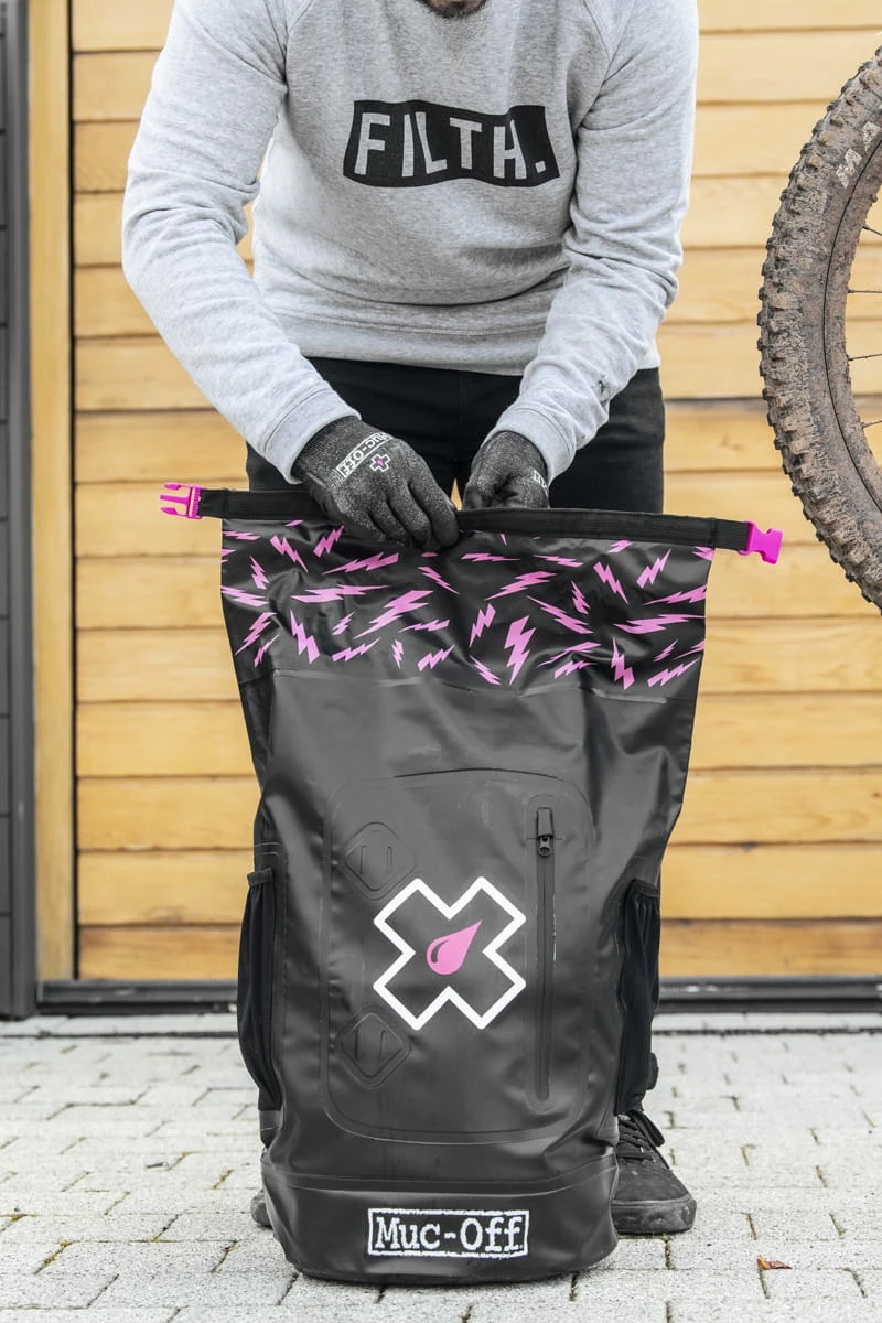 Muc-Off Ensemble Moto Pour Laveuse à Pression - Noir/Rose 4 Muc-Off Ensemble Moto Pour Laveuse à Pression - Noir/Rose – Image 4