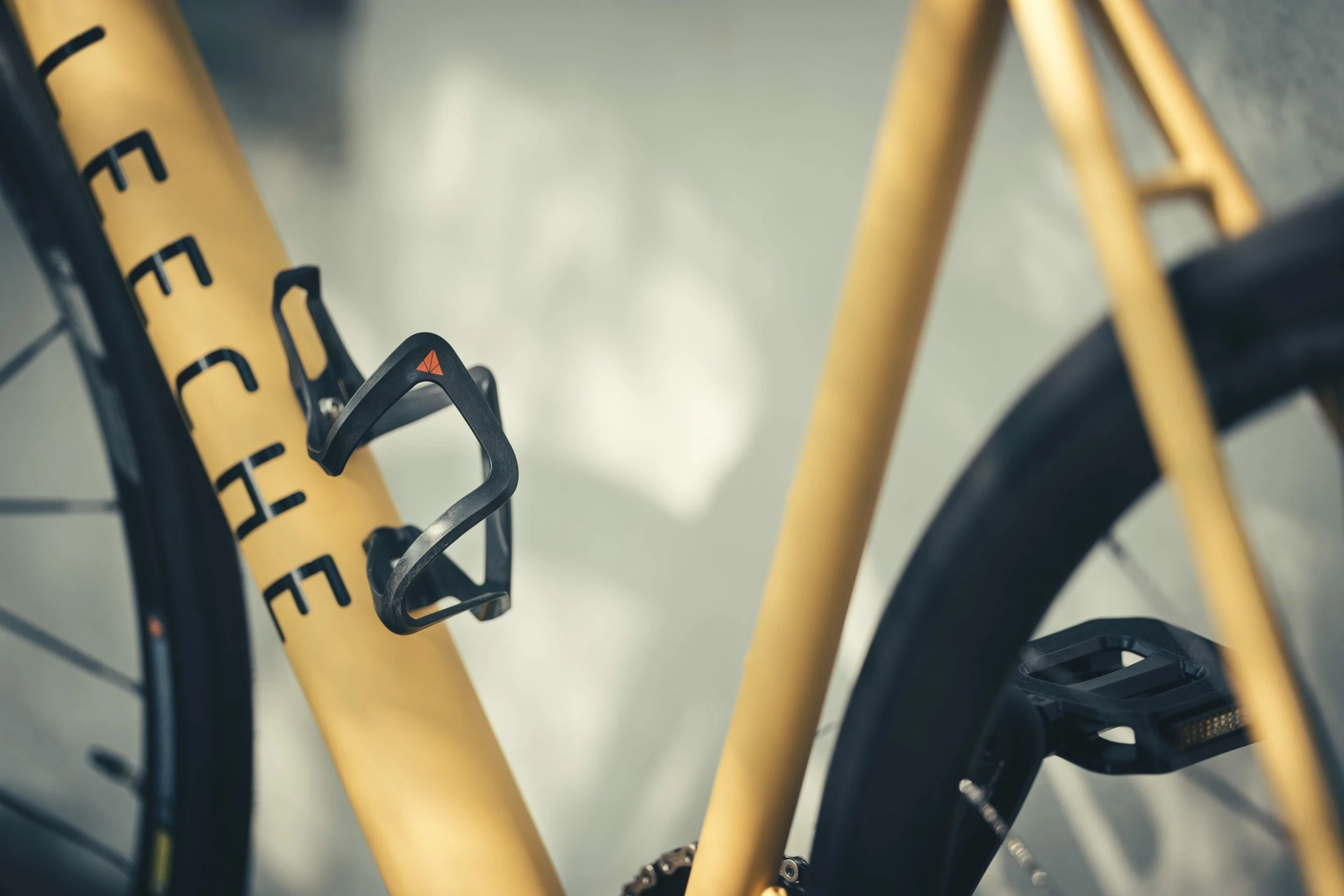 Granite Porte-bidon Aux Carbon 3 Granite Porte-bidon Aux Carbon – Image 3